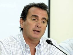 El gobernador de Mendoza congeló su salario y el de sus funcionarios políticos