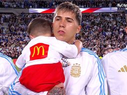 El momento viral de Enzo Fernández con su hijo, en la previa del duelo ante Brasil