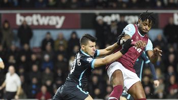el kun agüero hizo dos goles y salvo al manchester city el kun agüero hizo dos goles y salvo al manchester city