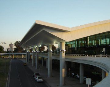 Evacuaron el aeropuerto de Córdoba y detonaron un paquete sospechoso