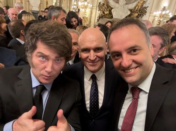 La maldición de los vuelos privados: Amalia Granata el inminente final de Manuel Adorni