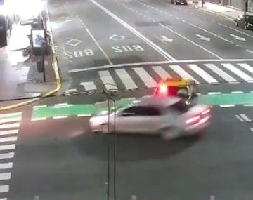 Así fue el choque en Recoleta en el que un borracho embistió con su auto a un taxi