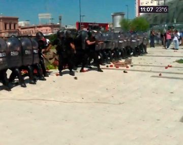 Verdurazo en Constitución: la policía disparó contra los feriantes