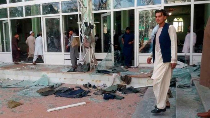 Así quedó la mezquita que este viernes sufrió un atentado en Afganistán