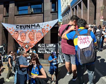 Masivo Día de la Memoria en Plaza de Mayo: las fotos y videos de minutouno.com