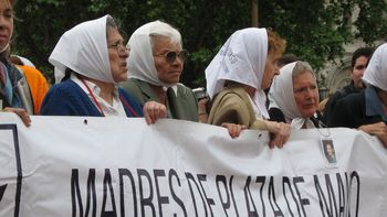diputados busca convertir en simbolo nacional al panuelo de las madres de plaza de mayo diputados busca convertir en simbolo nacional al panuelo de las madres de plaza de mayo