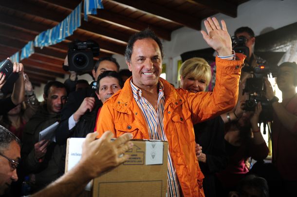 Scioli aventaja a Macri por 10 puntos en la primera encuesta tras las PASO