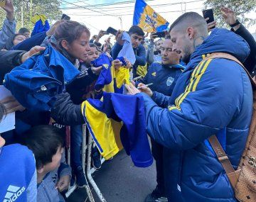 Boca llegó a Santiago y Almirón debe definir el 11