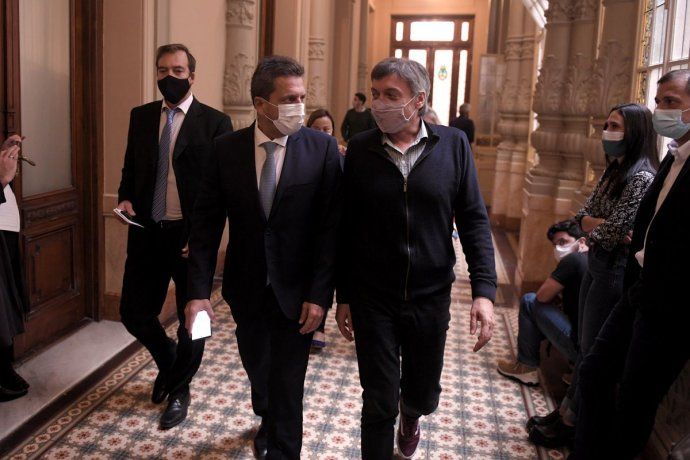 Tras el encuentro con sus funcionarios, Sergio Massa se reunió con Máximo Kirchner
