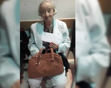 Tiene 97 años y hace dos días que no puede viajar a Corrientes por el conflicto de Aerolíneas