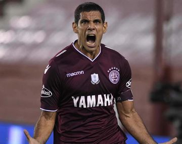 Jos&eacute; Sand, m&aacute;ximo goleador de Lan&uacute;s.