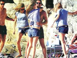 el cholo simeone y carla pereyra se relajaron en ibiza a la espera del nacimiento de su hija el cholo simeone y carla pereyra se relajaron en ibiza a la espera del nacimiento de su hija