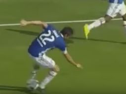 video: kaka quiso pisar la pelota y termino en ridiculo video: kaka quiso pisar la pelota y termino en ridiculo