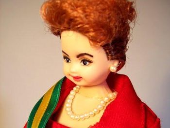 Dilma muñeca 1 c