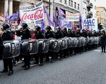 La policía reprimió a trabajadores de Coca Cola en Corrientes y Callao