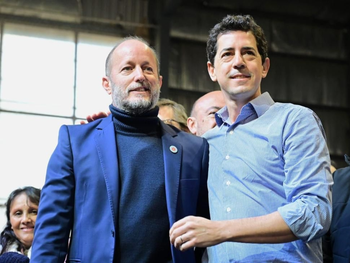 Insaurralde y Wado de Pedro en Lomas: Entregaron tablets del plan Conectar Igualdad