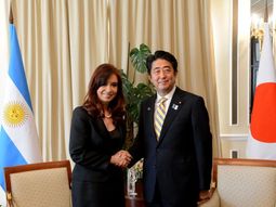 La presidente y el primer ministro japonés en la reunión del G20 La presidente y el primer ministro japonés en la reunión del G20