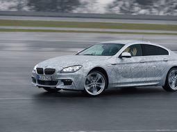 BMW presentó un auto que se maneja solo