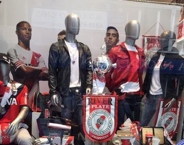 ¿Festejo anticipado? River ya expone la Libertadores en su local de ropa