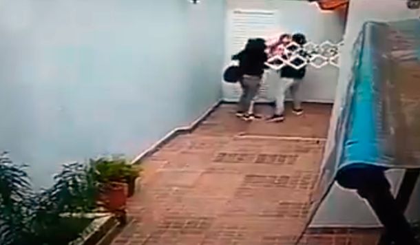 Entraron a robar a una casa con un bebé en brazos y golpearon a dos jubiladas en Santa Teresita