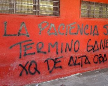 Durísimas pintadas contra los jugadores de Instituto de Córdoba