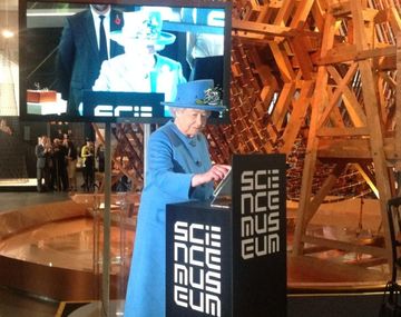 La Reina Elizabeth II se une a Twitter