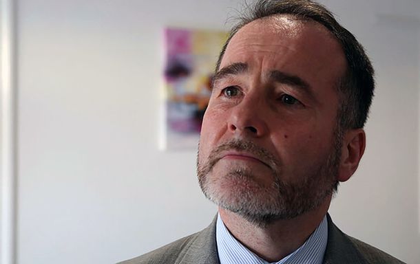 Otro escándalo sexual sacude al gobierno inglés: diputado toqueteó a dos hombres