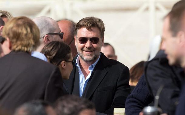 Russell Crowe no se rinde: tras la negativa del Vaticano, fue a ver al Papa a la audiencia pública