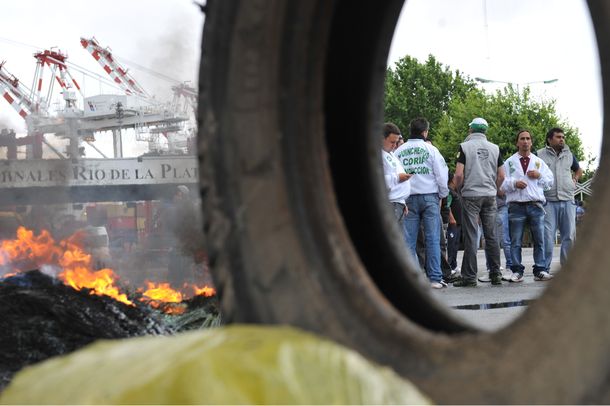 Paro portuario complica la exportación de granos