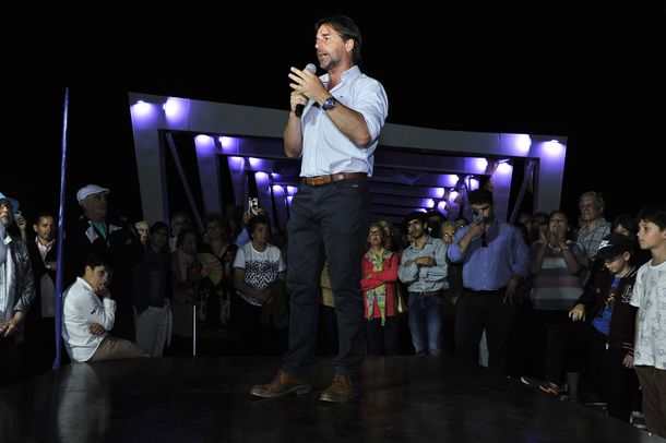El presidente Luis Lacalle Pou espera reunirse con su par electo de Argentina