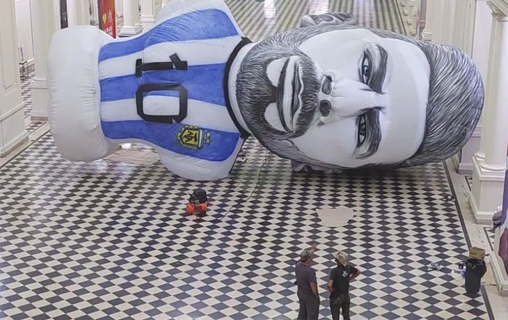 Instalan un Messi inflable gigante en el Obelisco