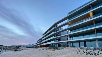 el cofundador de airbnb realizo una millonaria compra en manantiales el cofundador de airbnb realizo una millonaria compra en manantiales