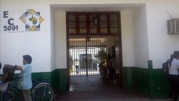 una supuesta alumna poseida escupio e insulto a companeros una supuesta alumna poseida escupio e insulto a companeros