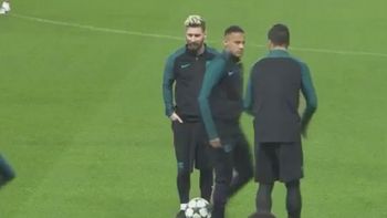 Suárez le tocó la pelota y el brasileño reaccionó