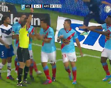 Insólito: un jugador fue expulsado dos veces en el mismo partido