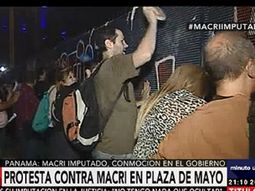 protesta contra mauricio macri en plaza de mayo