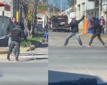 Pedía monedas en muletas en el semáforo