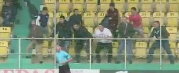 ¿Fútbol aburrido? Un grupo de hinchas encontró un insólito entretenimiento