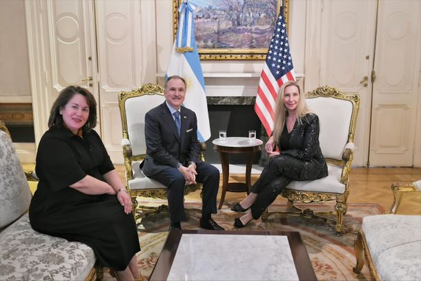 Karina Milei se reunió con el embajador Peter Lamelas