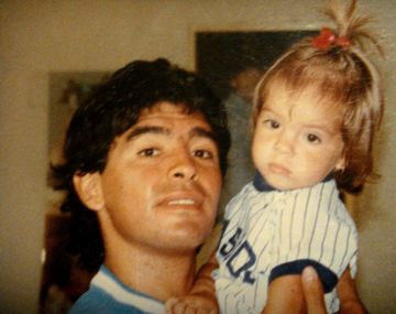 El homenaje de Dalma a Diego en el día de su cumpleaños