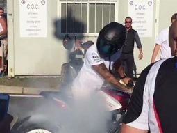 el campeon de formula 1 arribo al autodromo quemando gomas el campeon de formula 1 arribo al autodromo quemando gomas