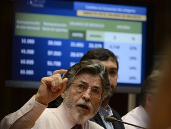 El titular de AFIP tiene títulos de una empresa acusada por evasión