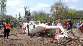 asi quedo el helicoptero en el que viajaba jose luis gioja asi quedo el helicoptero en el que viajaba jose luis gioja