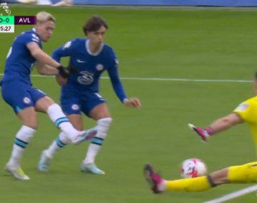 Dibu Martínez repitió la atajada de la final del Mundial de Qatar