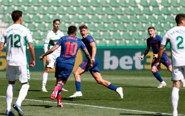 Atlético de Madrid le ganó al Elche: sigue como único líder de la Liga española