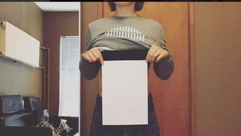 un peligroso viral que incita a la anorexia: ¿sos mas flaca que una hoja a4? un peligroso viral que incita a la anorexia: ¿sos mas flaca que una hoja a4?