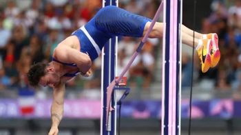 el video viral de un garrochista frances que fue eliminado por tirar el liston con sus genitales el video viral de un garrochista frances que fue eliminado por tirar el liston con sus genitales