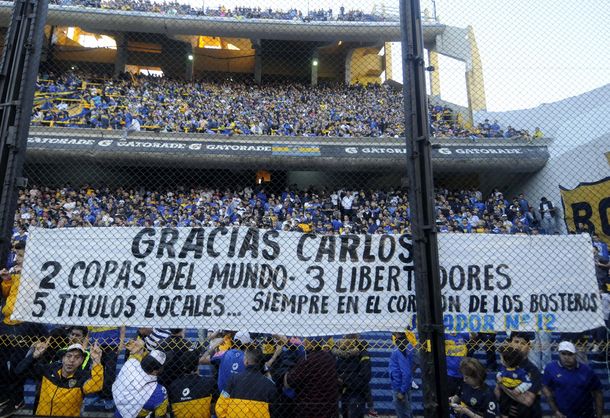 Los hinchas de Boca colgaron banderas en agradecimiento a Carlos Bianchi