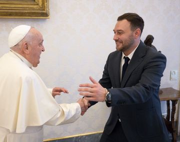 El presidente de un club complicado se reunió con el papa Francisco: en las manos de Dios