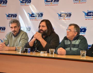 Baradel en conferencia de prensa